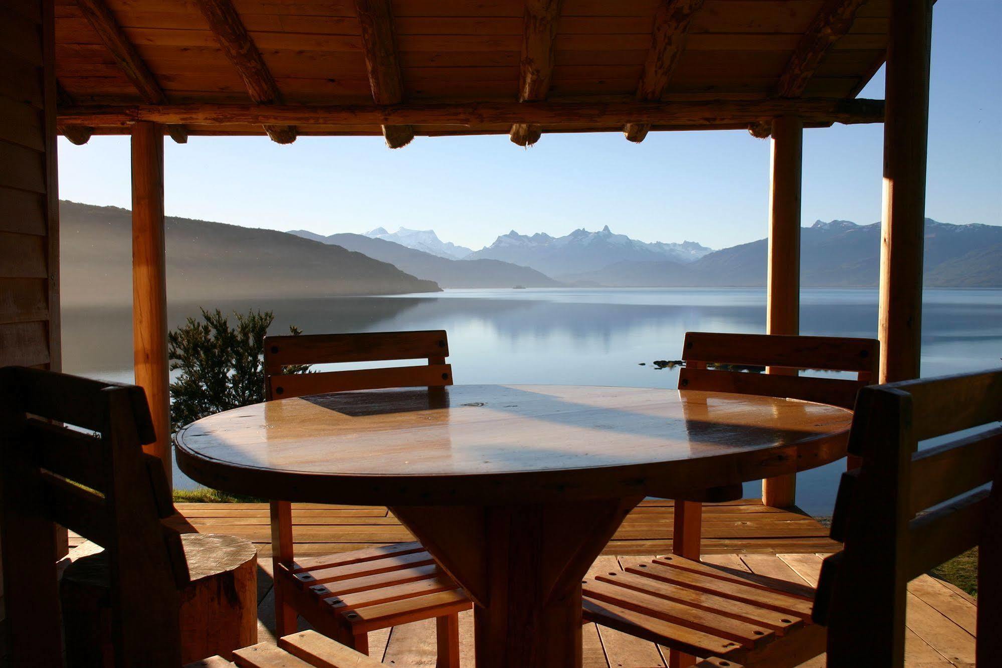 Lodge El Mirador De Guadal Puerto Guadal Exterior photo